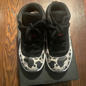 Jordan 11 Retro Sneakers